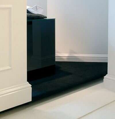 Плинтус из дюрополимера с кабель-каналом SX118 Orac Axxent Бельгия цвет: Белый