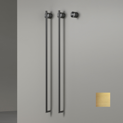 Полотенцесушитель CeaDesign Equilibrio, электрический 2хL.1060 мм, кнопка вкл., сталь, цвет: сатинированное светлое золото, арт. EQB 32 X S Полотенцесушитель CeaDesign Equilibrio, электрический 2хL.1060 мм, кнопка вкл., сталь, цвет: сатинированное светлое золото, арт. EQB 32 X S