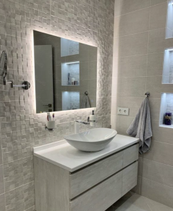 Зеркало с подсветкой 700 х 500 мм Miralls Basic, полотно осветлённое, с кнопкой, арт. Basic700500 Зеркало с подсветкой 700 х 500 мм Miralls Basic, полотно осветлённое, с кнопкой, арт. Basic700500